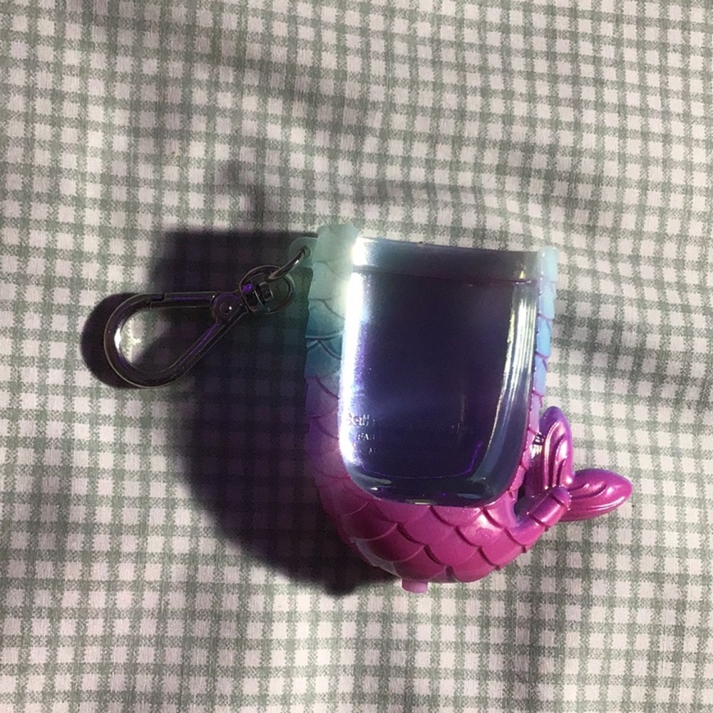 Bath & body works hand sanitizer holder